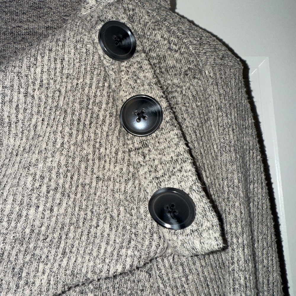 Fortune + Ivy Gray Sweater with Button Detail Women’s Size Large - Picture 3 of 6